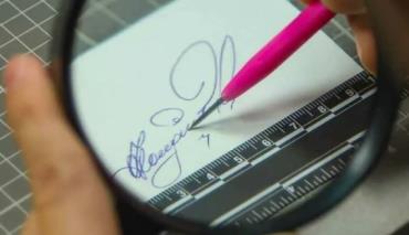 Экспертиза выявила поддельную подпись в журнале по охране труда