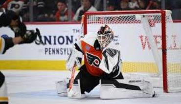 Вратарь из РБ Колосов с пятой попытки одержал победу в НХЛ